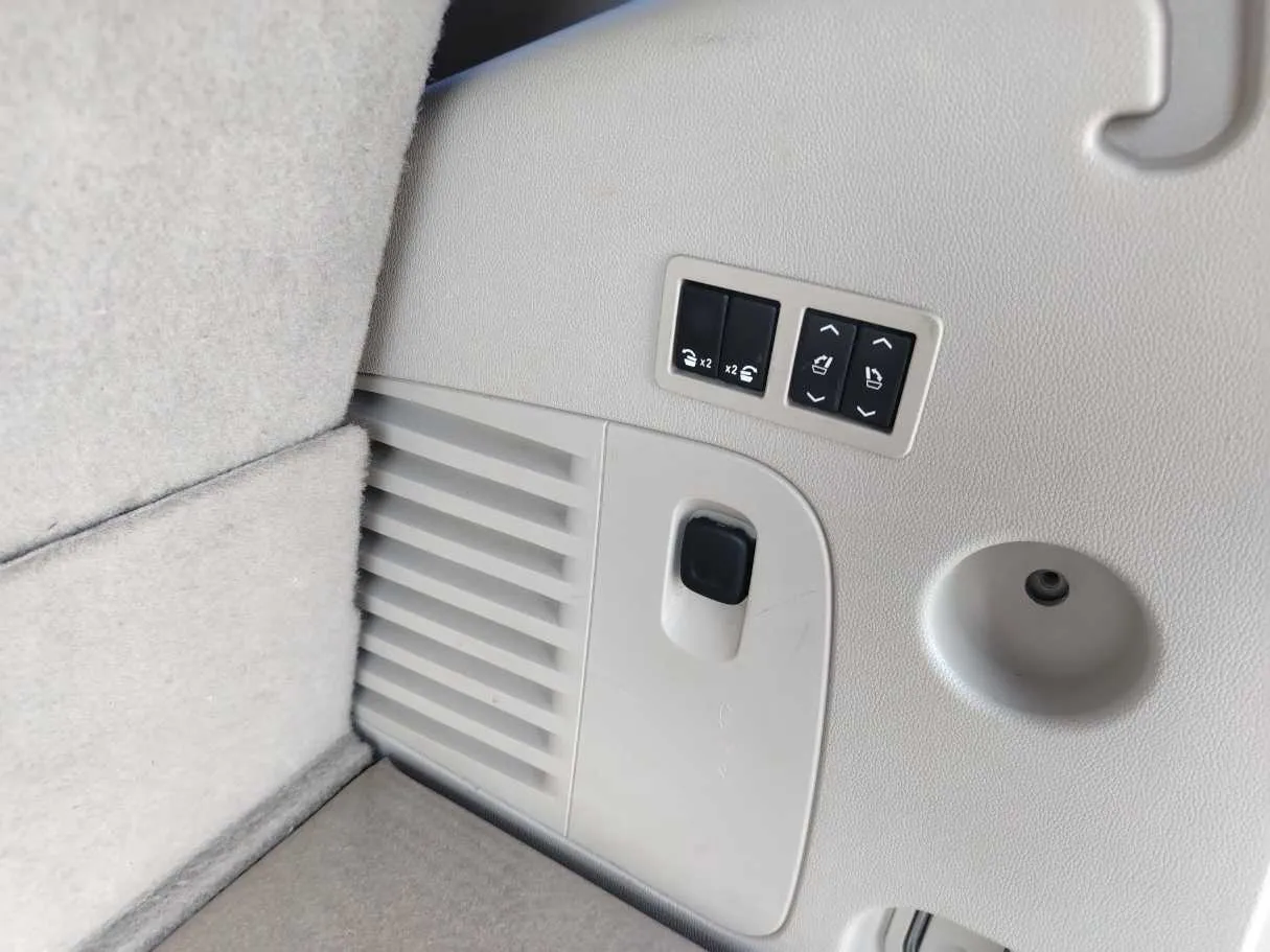 Car image 40