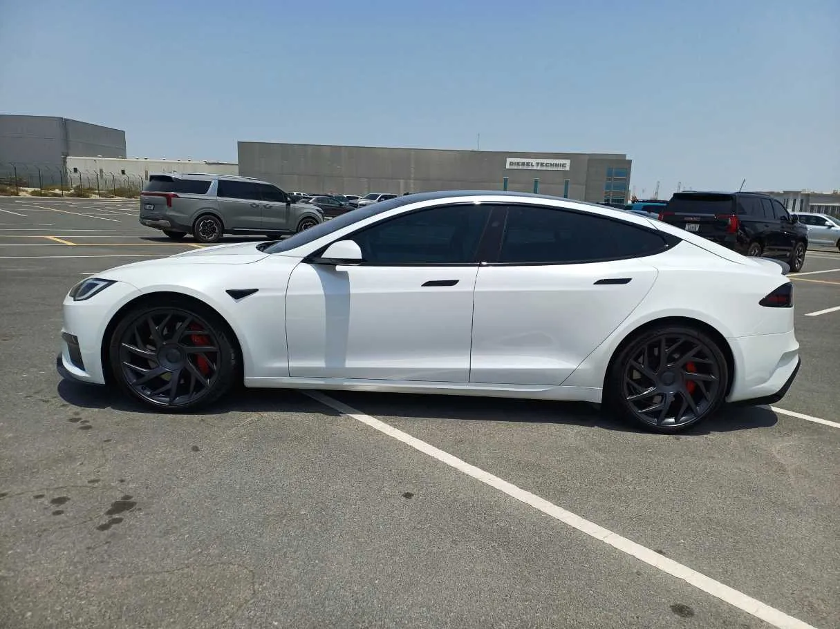 Car image 8