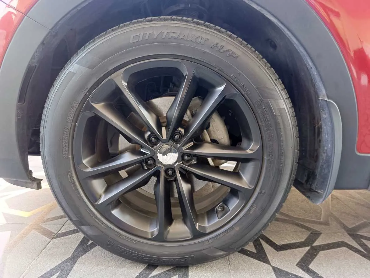 Car image 10