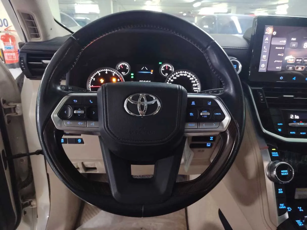 Car image 23