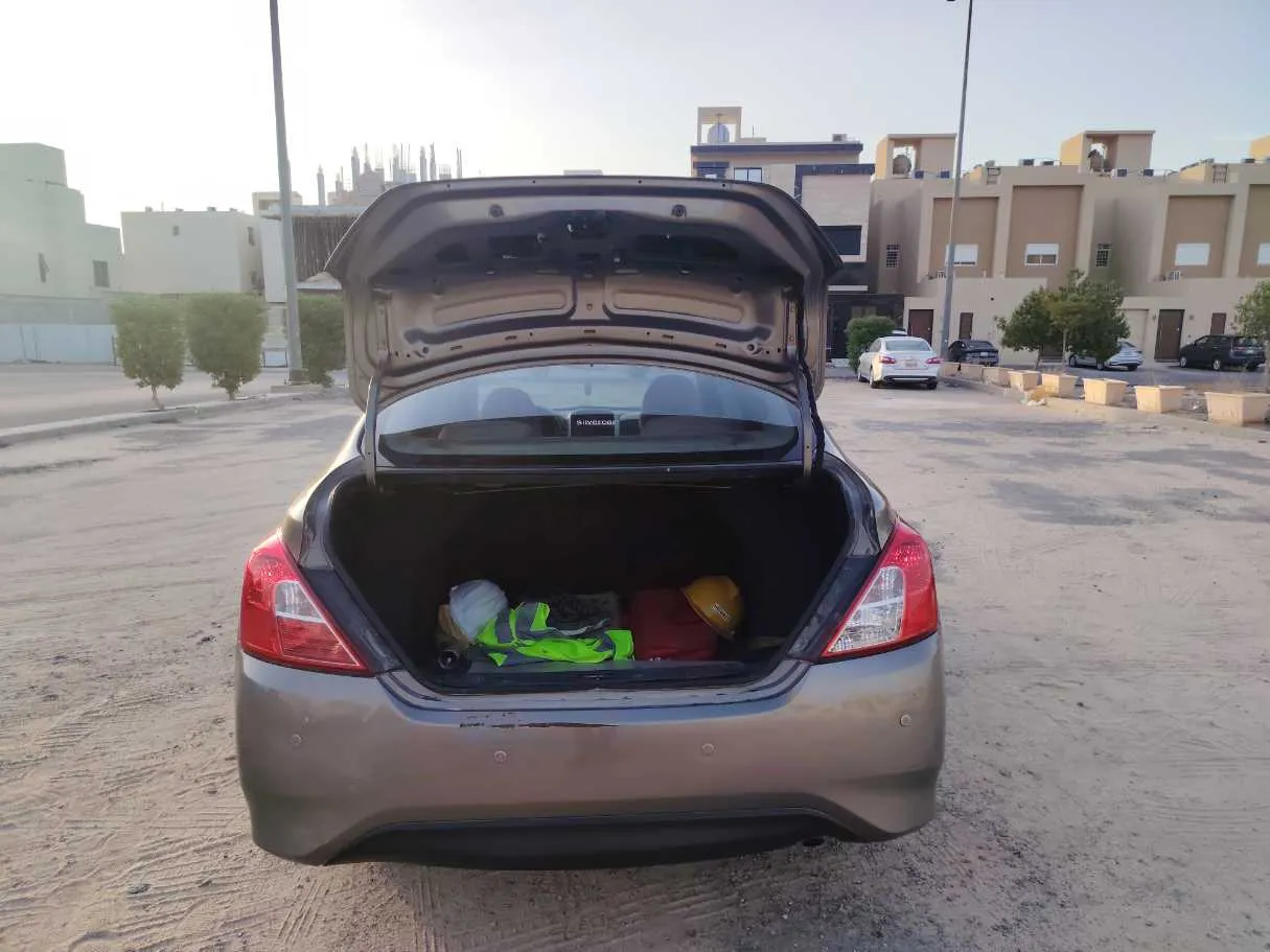 Car image 25