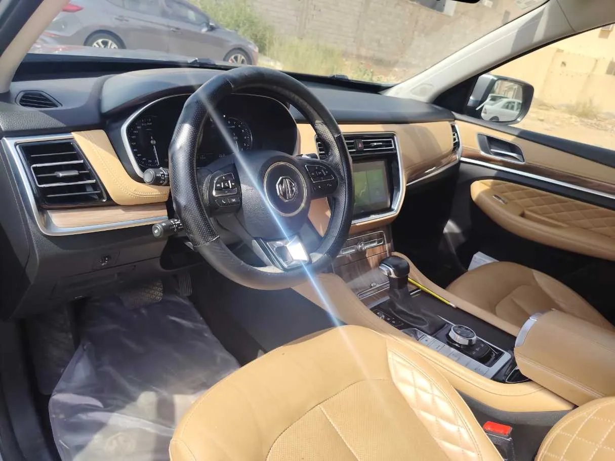 Car image 12