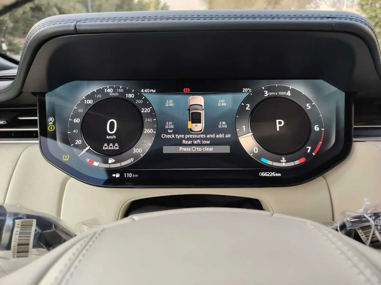 Car image 15