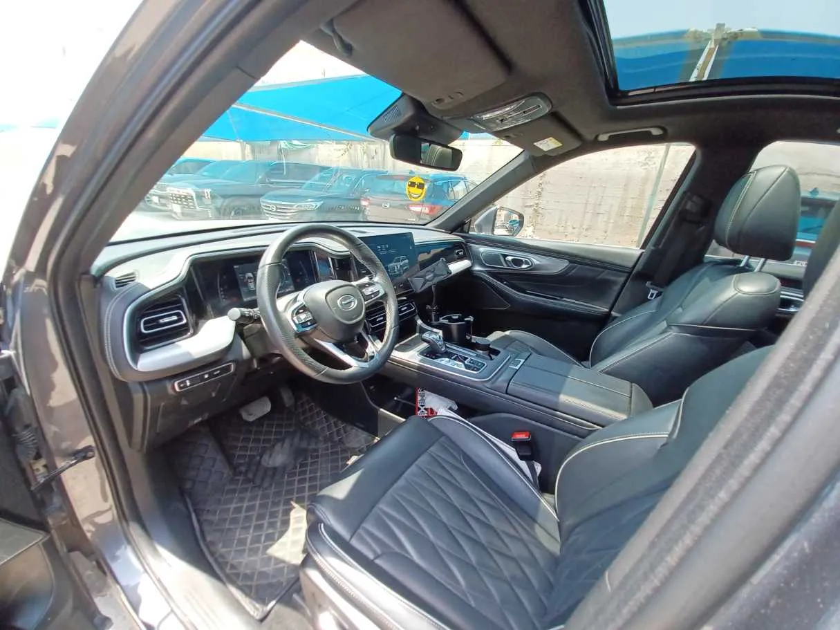 Car image 11