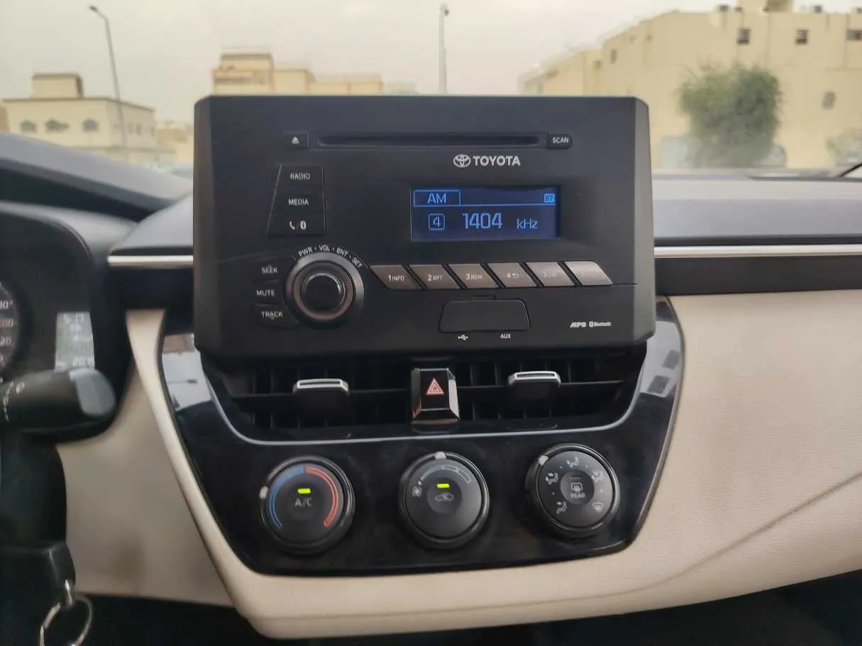 Car image 18