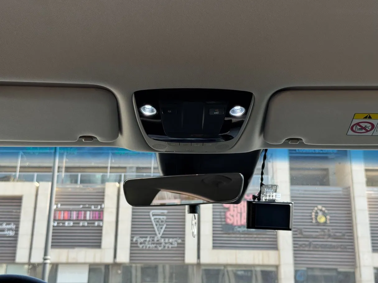 Car image 23