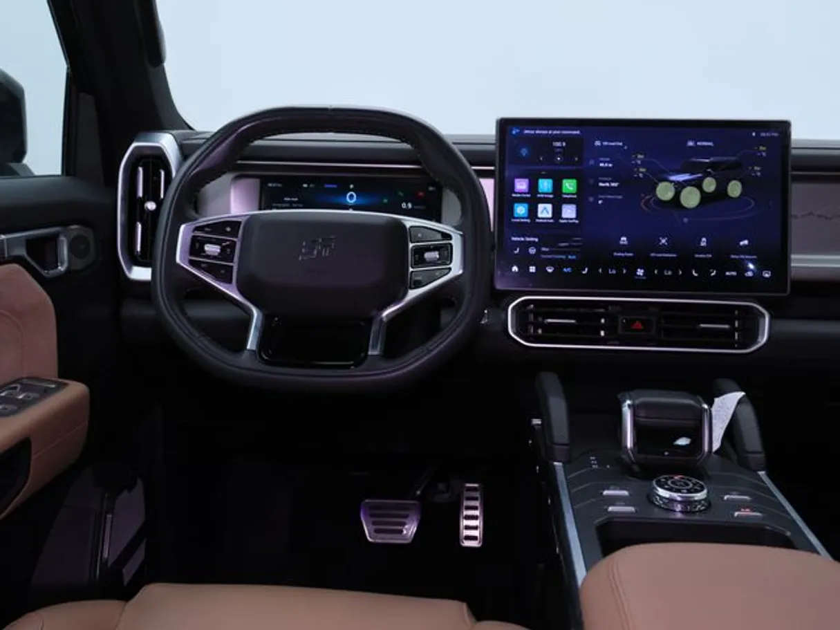 Car image 15