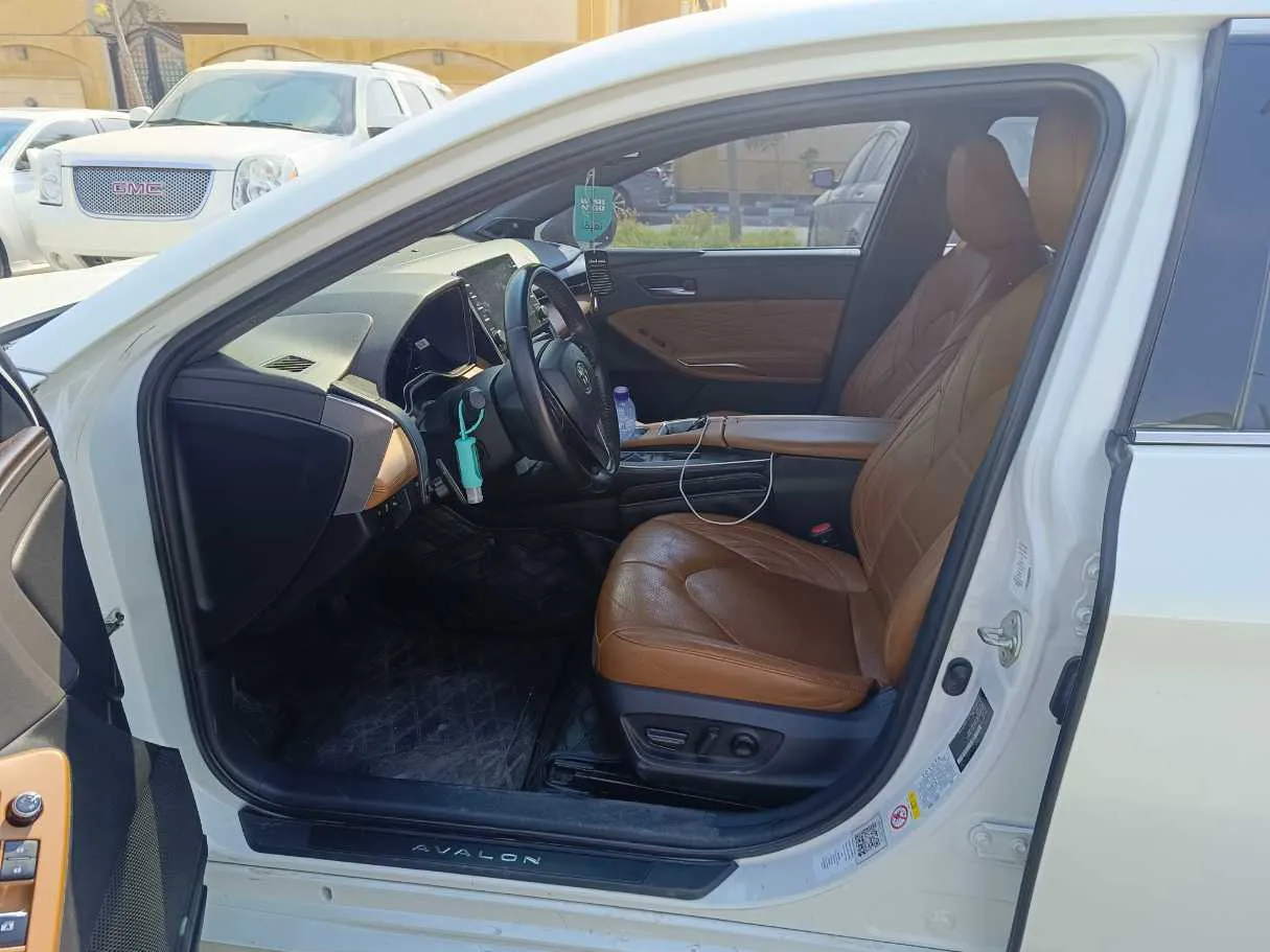 Car image 15