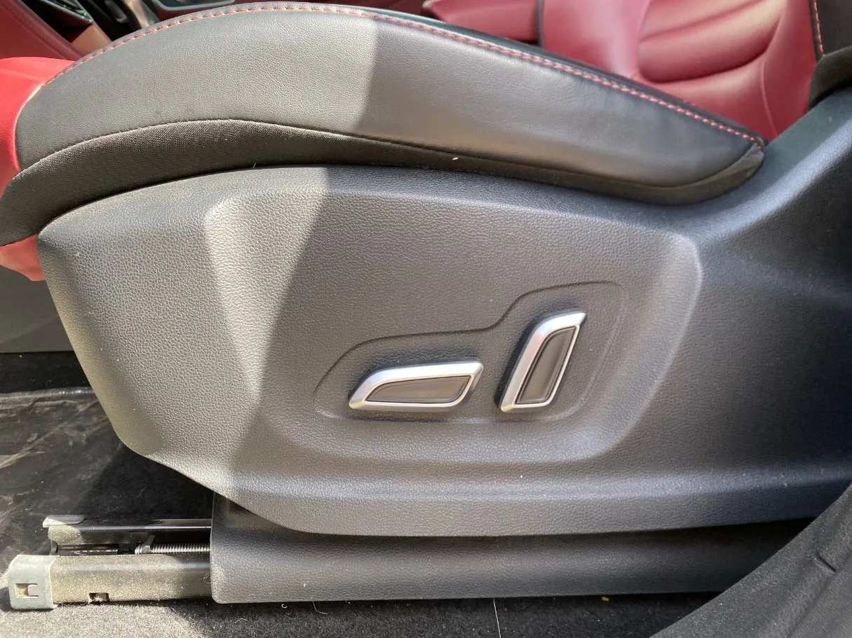 Car image 27