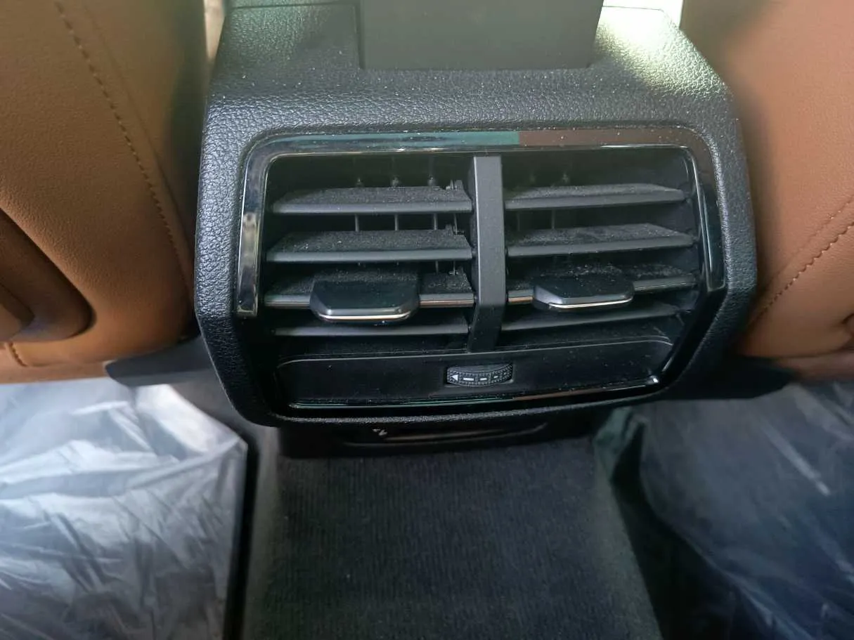 Car image 29
