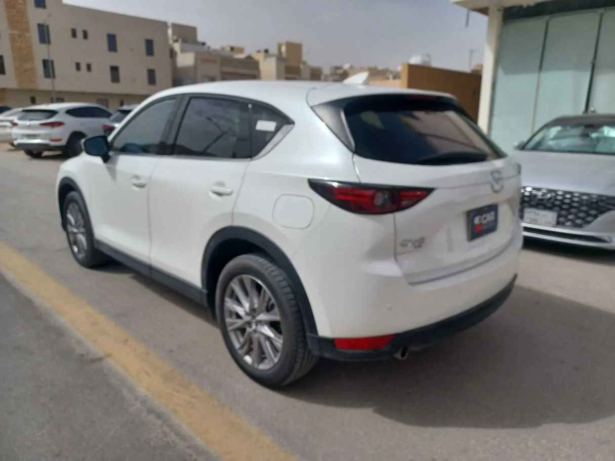 Car image 7