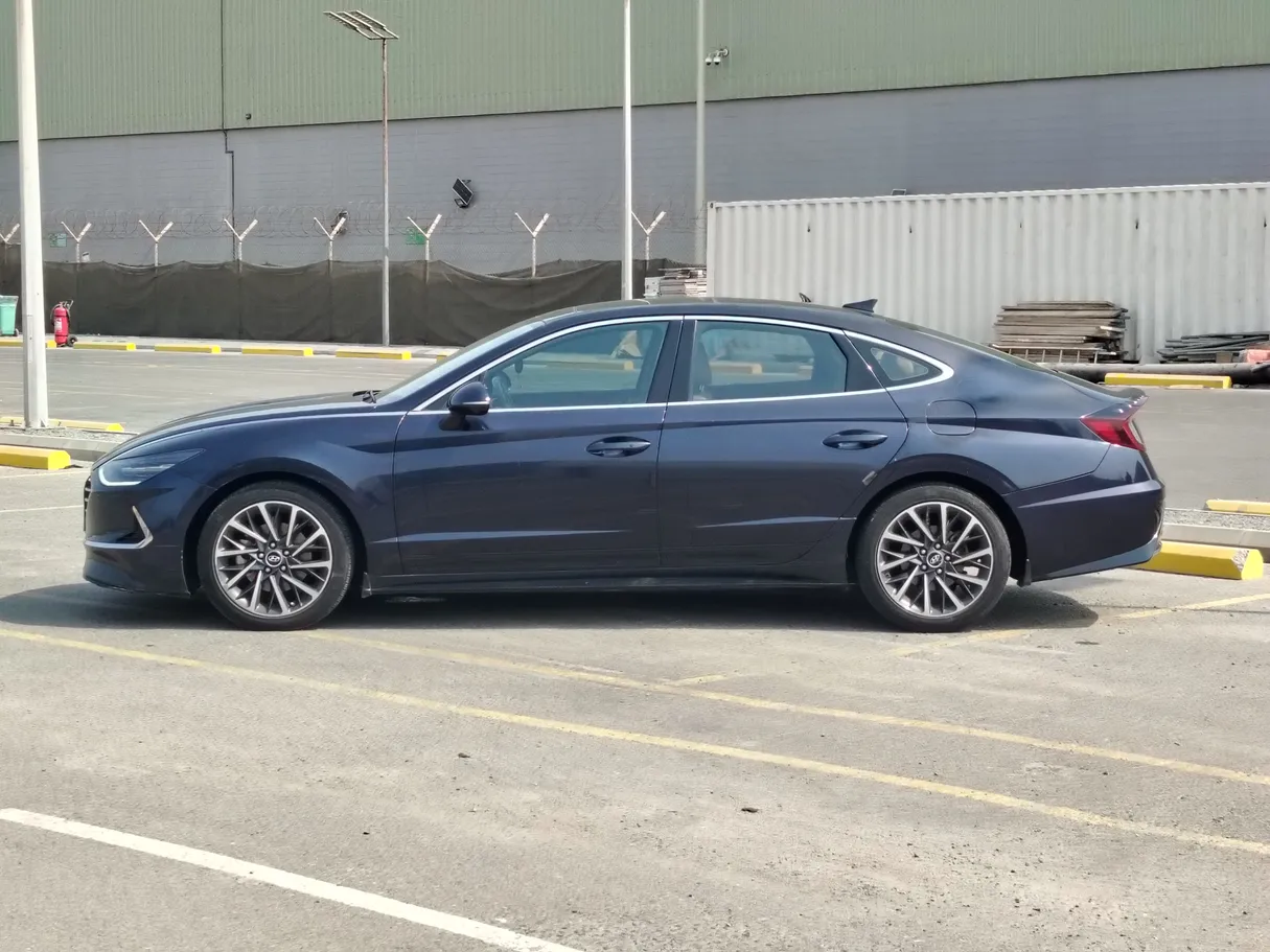 Car image 8