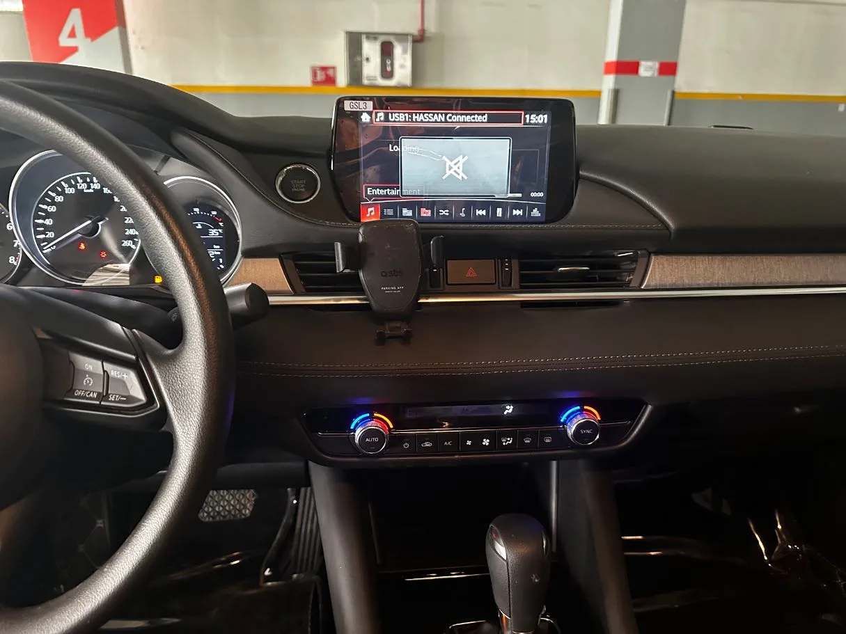 Car image 19