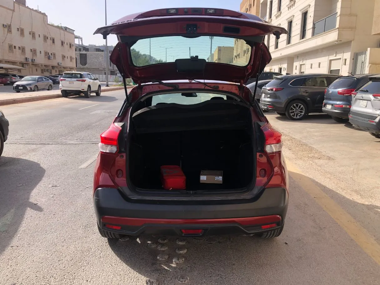Car image 18