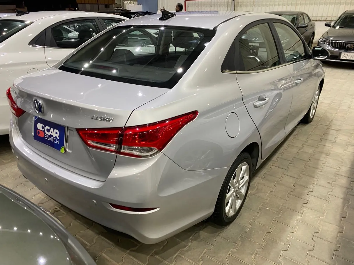 Car image 4