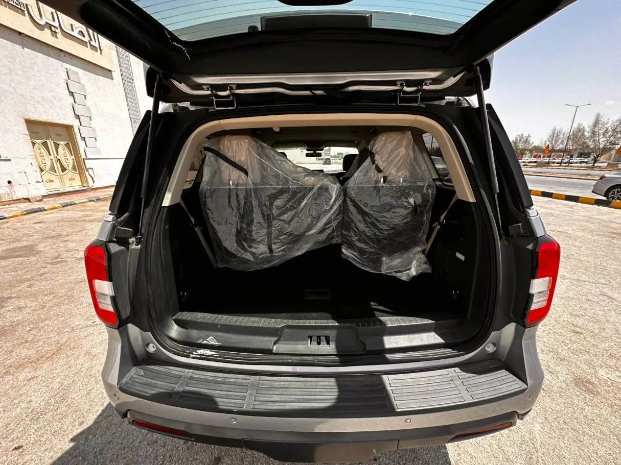 Car image 23