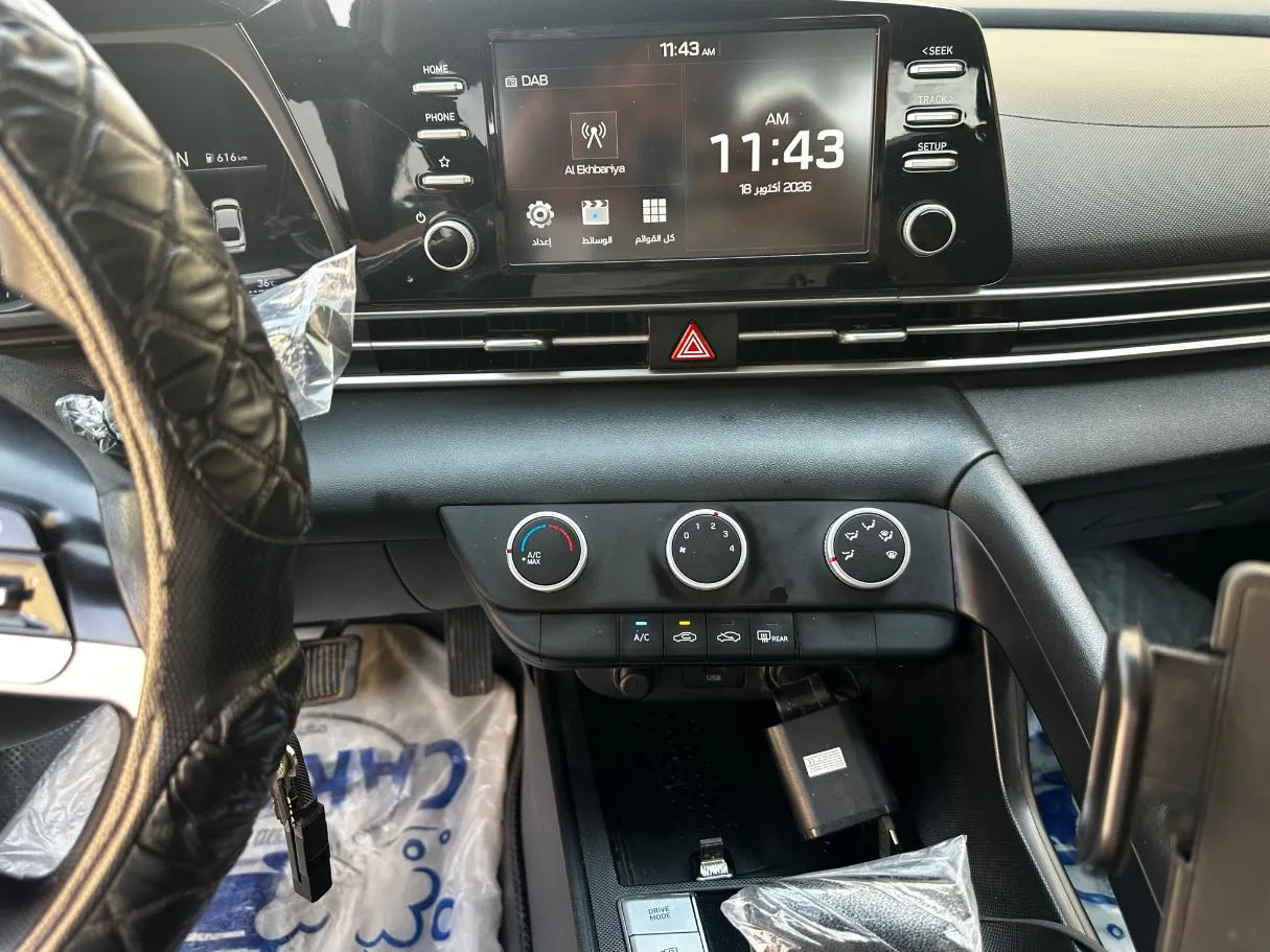 Car image 18