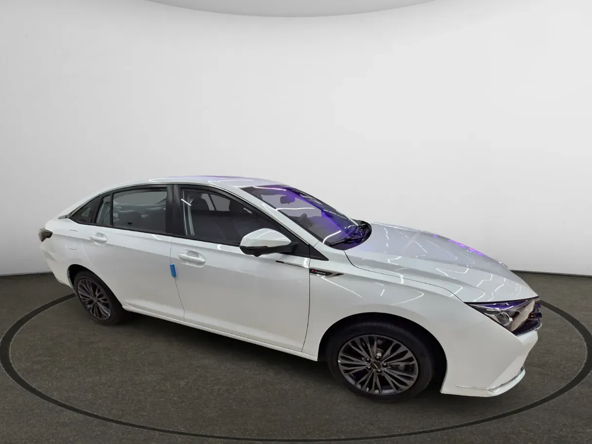 Car image 3
