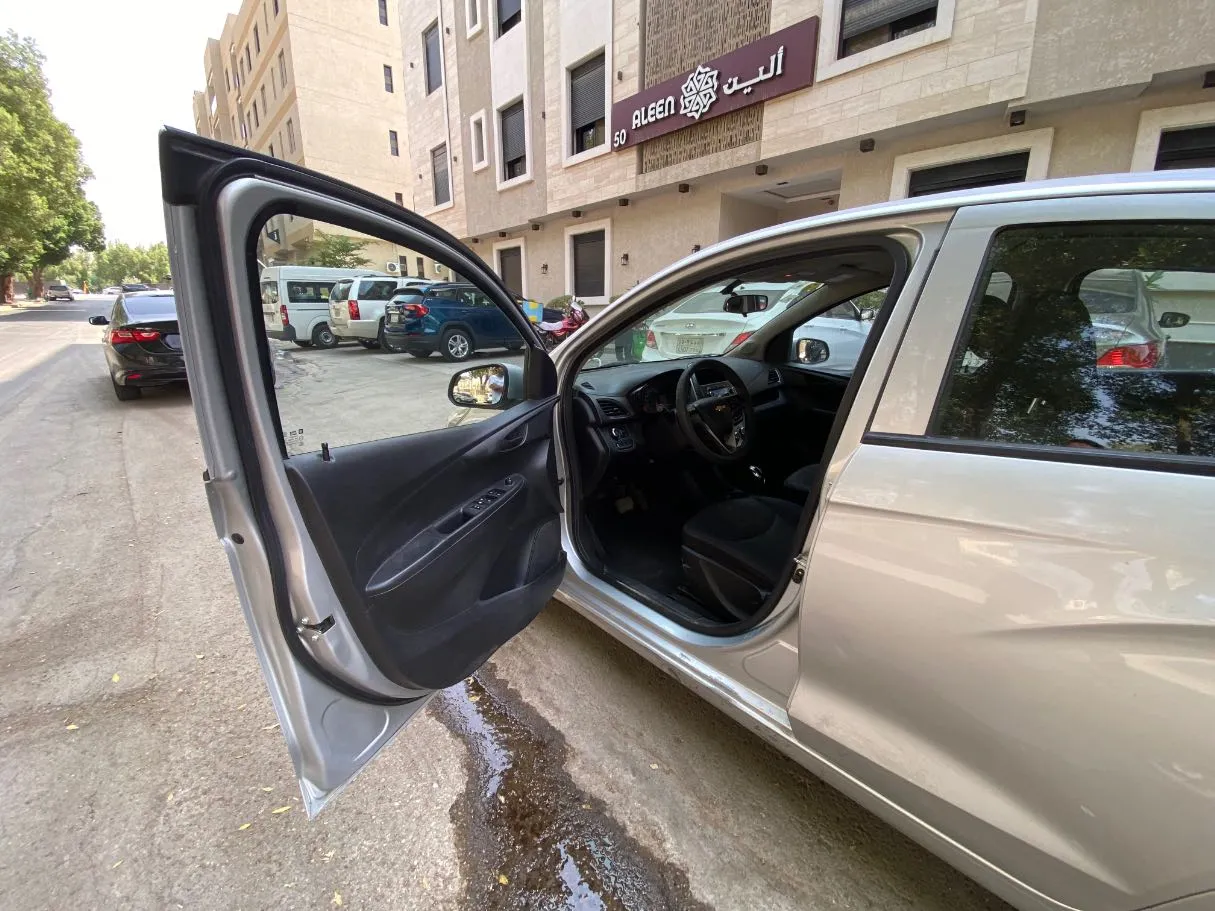 Car image 10