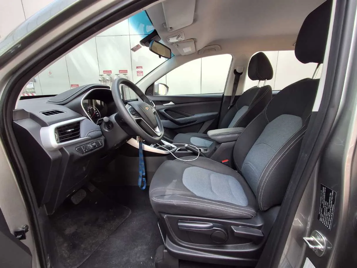 Car image 12