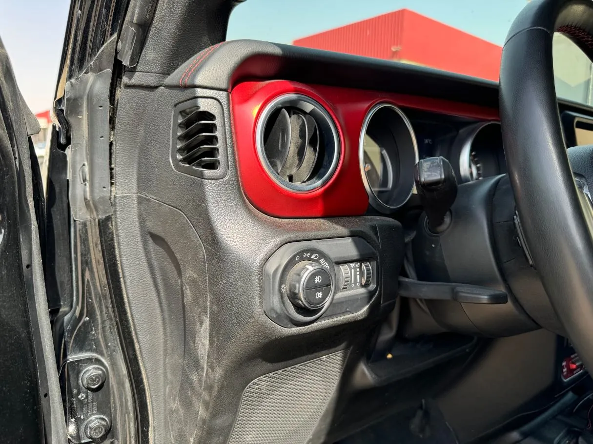 Car image 24