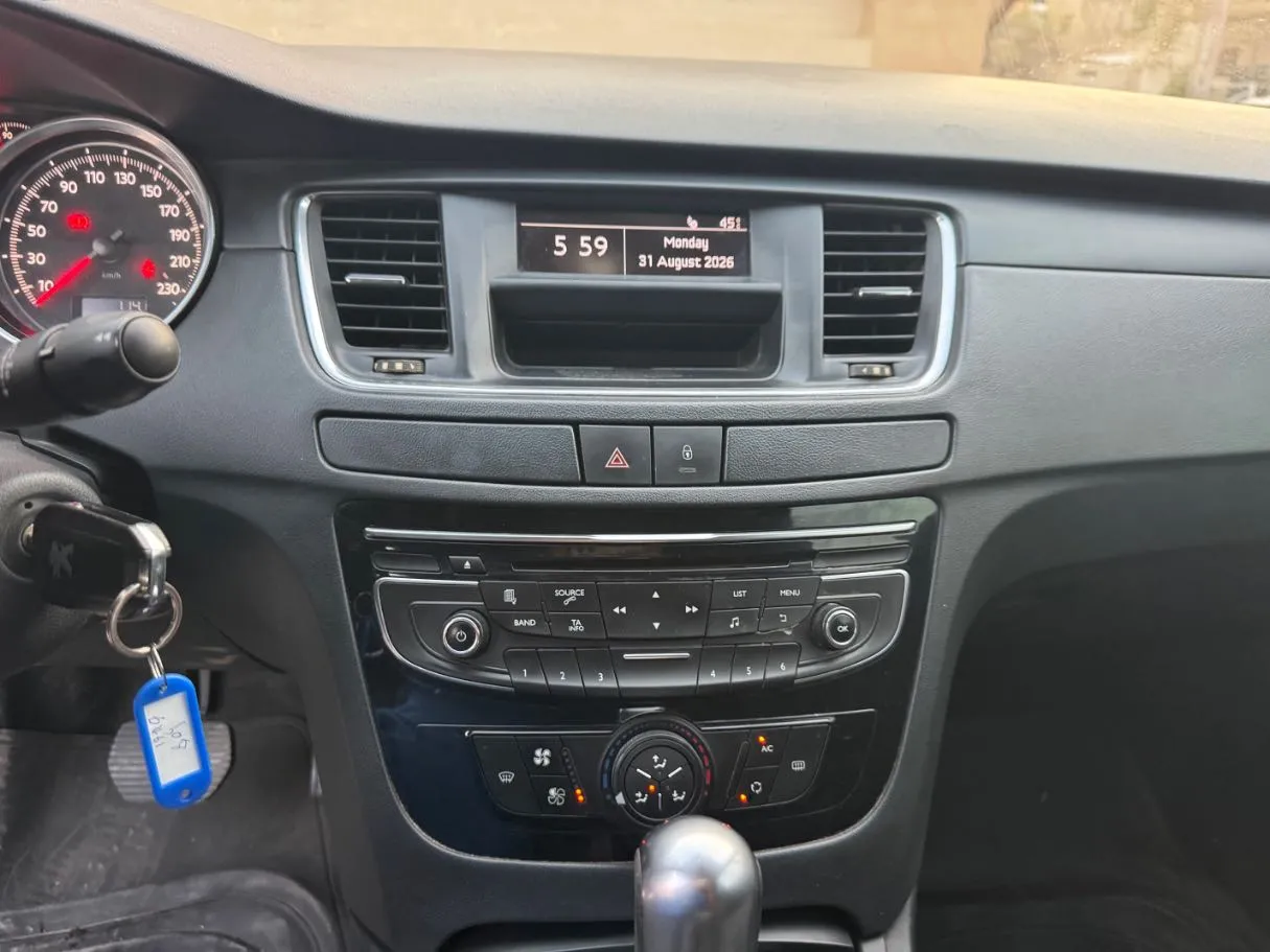 Car image 16