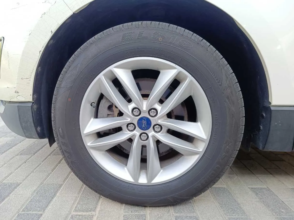 Car image 10