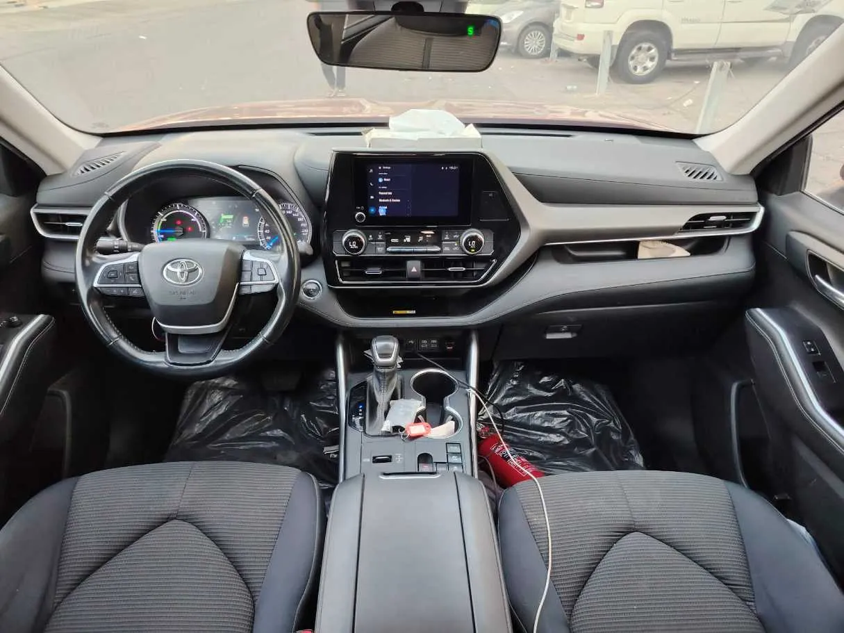 Car image 21