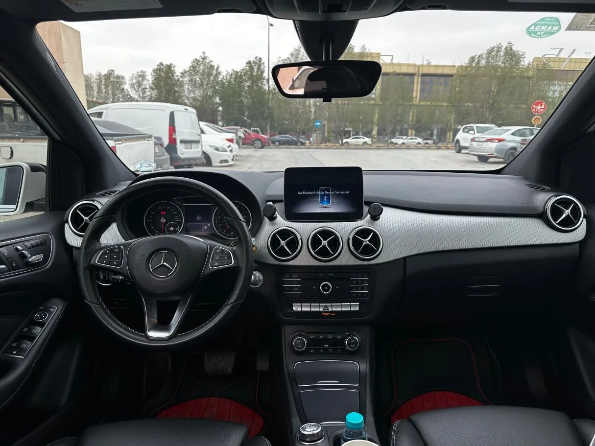 Car image 16