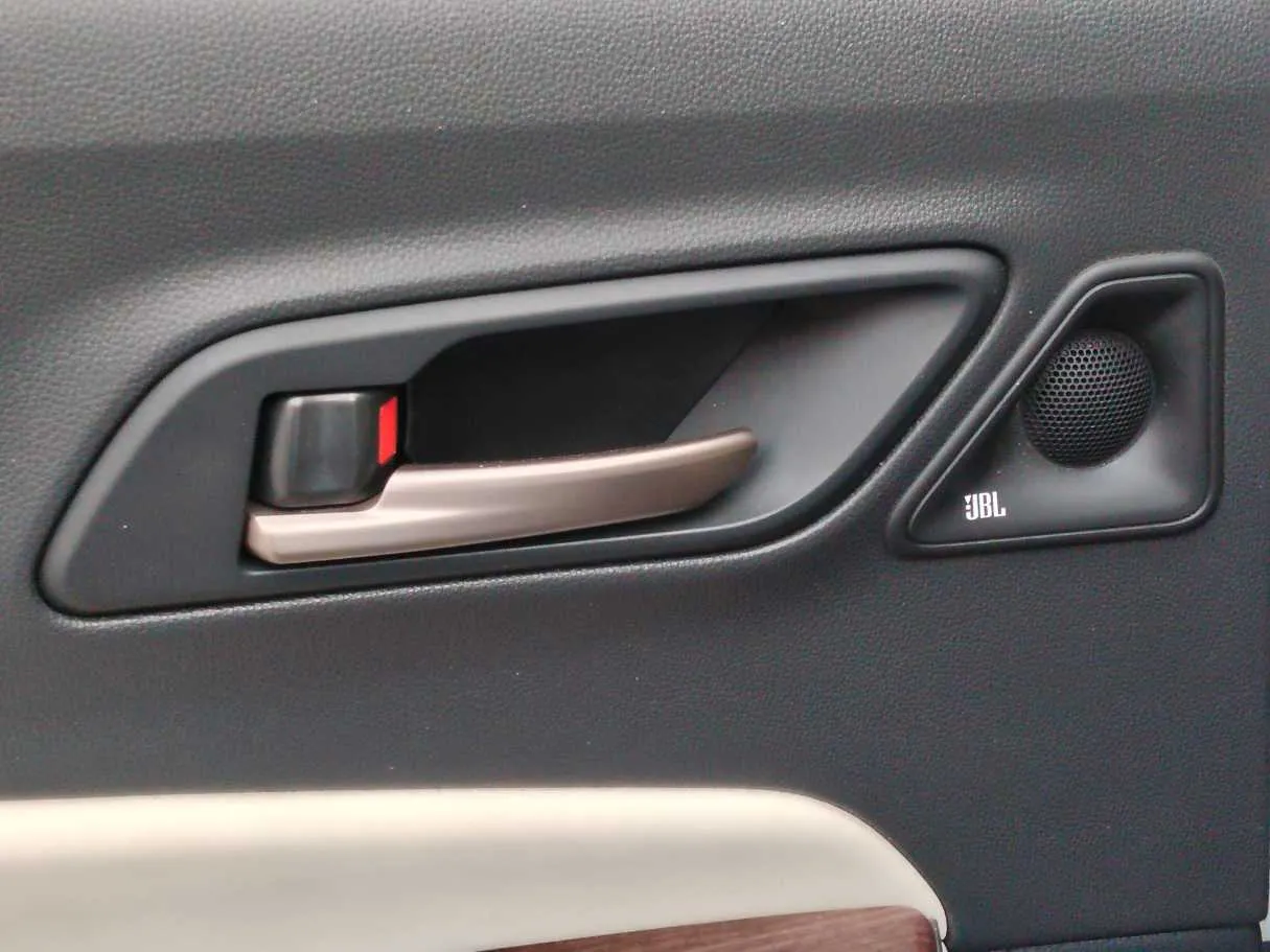 Car image 33