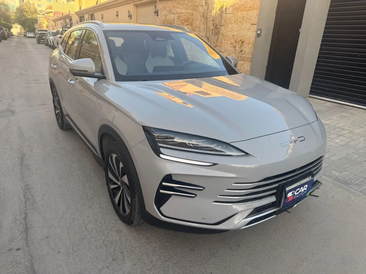 Car image 3