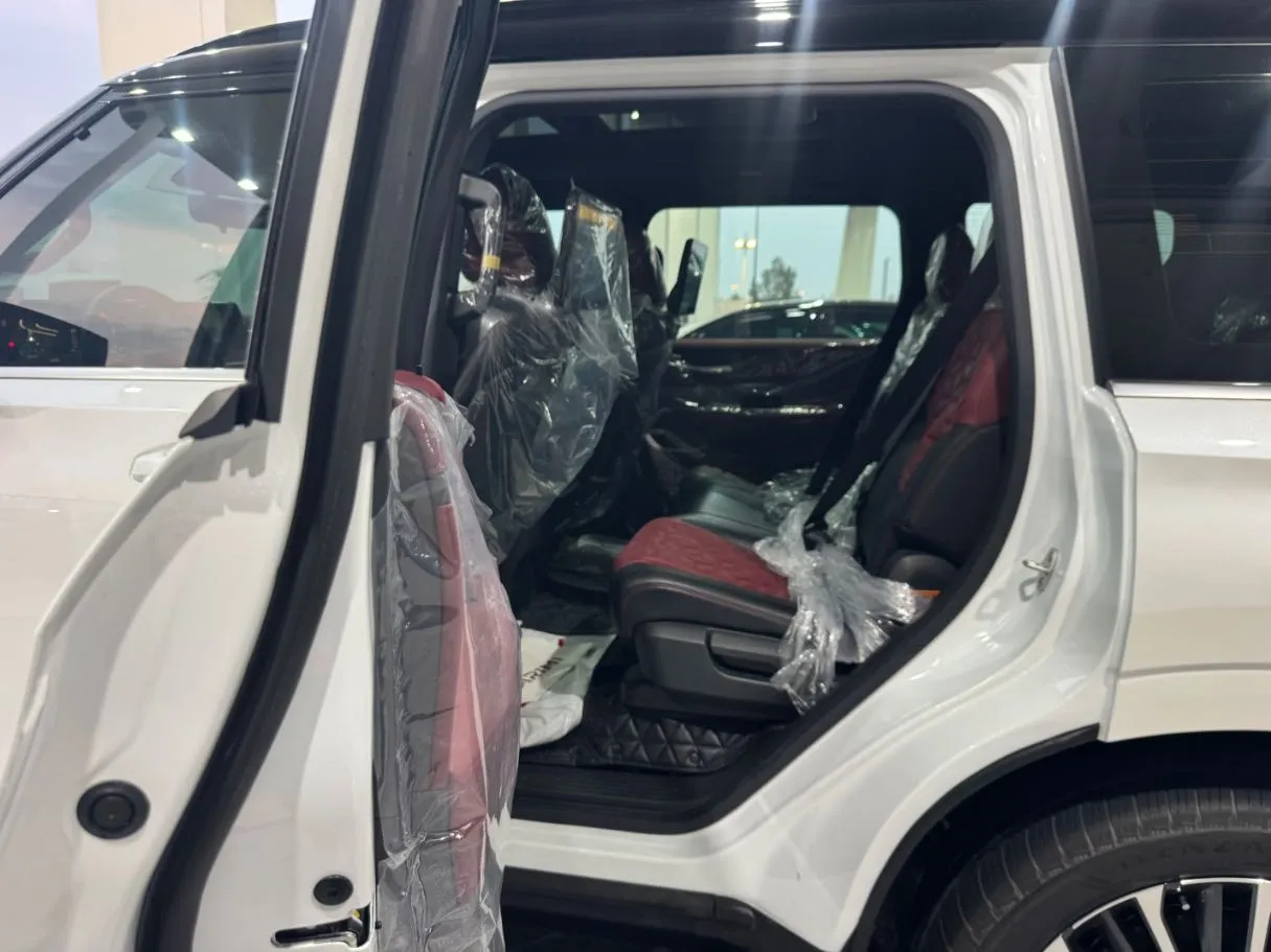 Car image 13