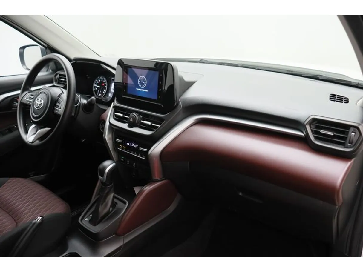 Car image 10