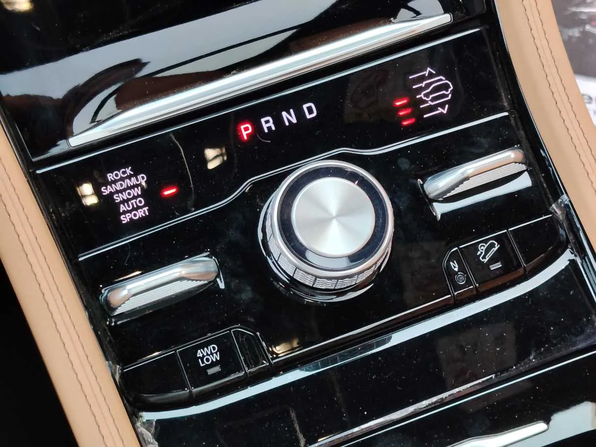 Car image 27