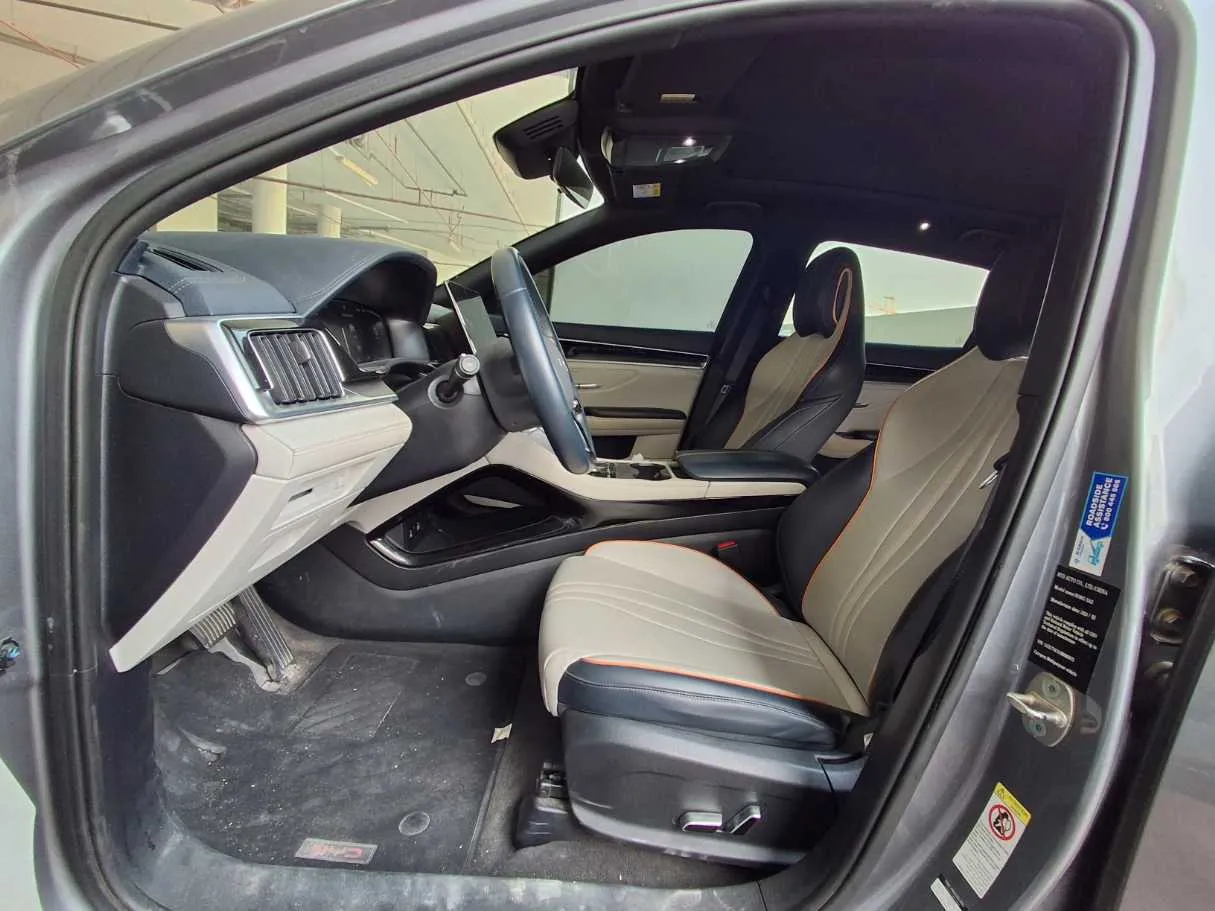 Car image 12