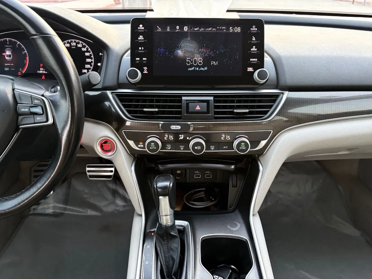 Car image 19
