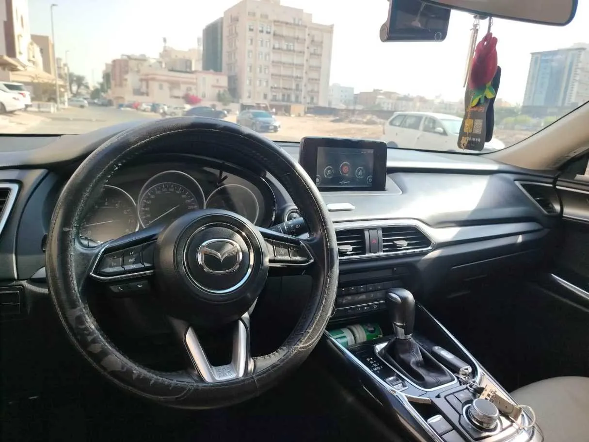 Car image 25