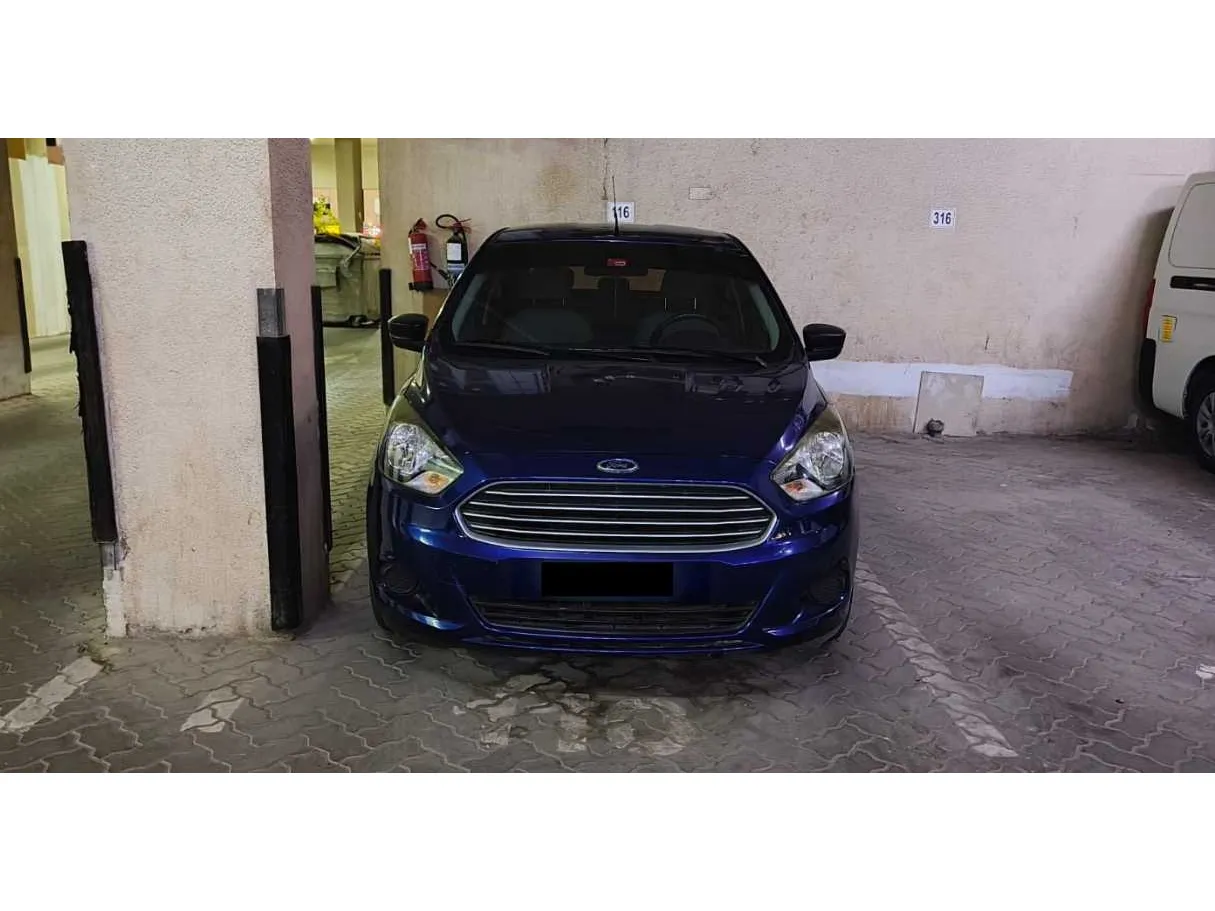Car image 3