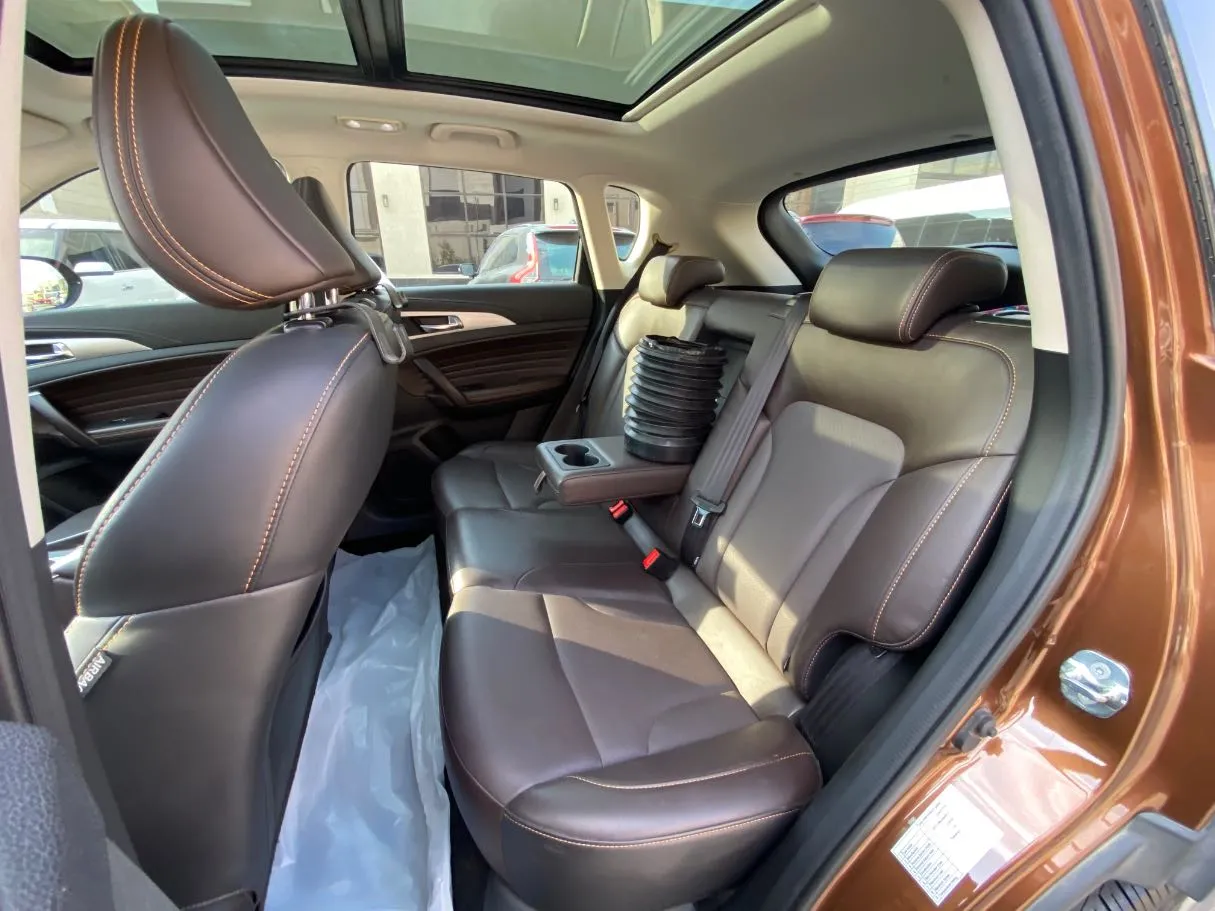 Car image 13
