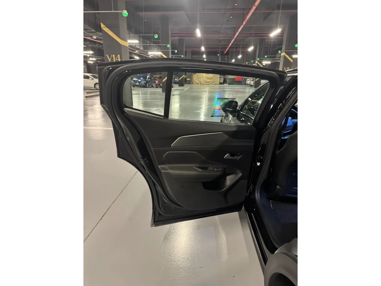 Car image 12