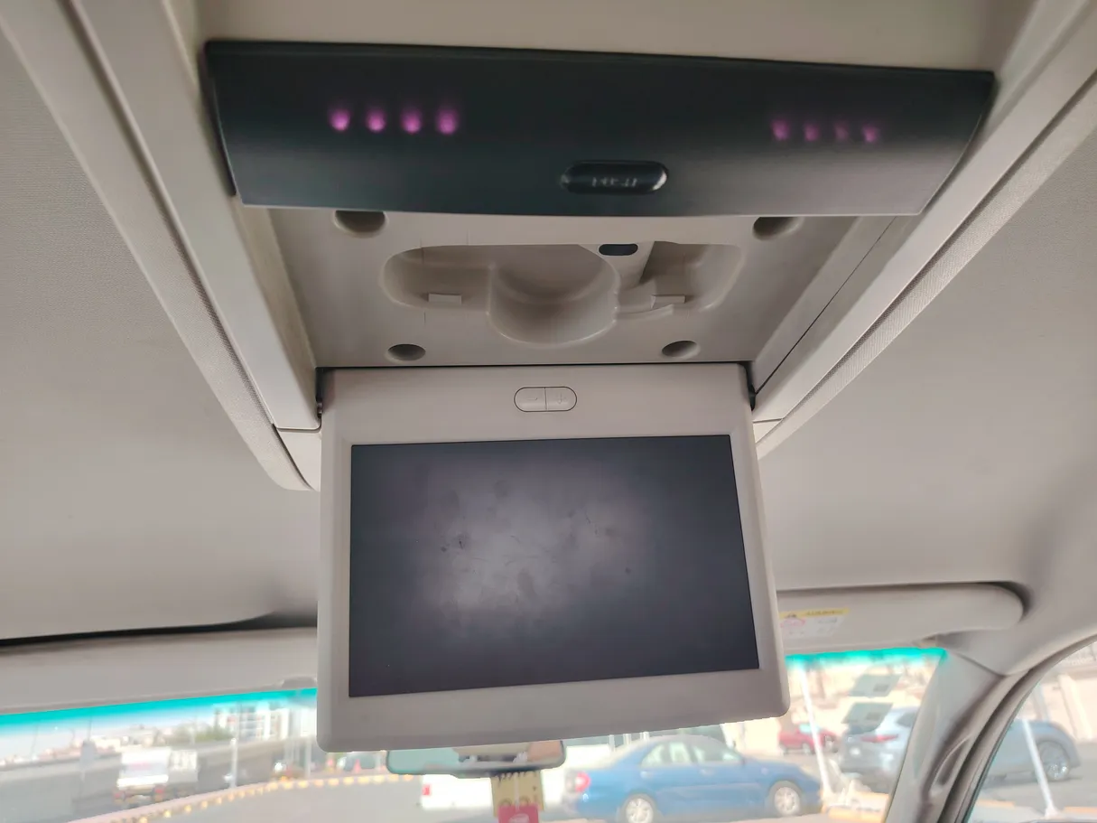 Car image 26
