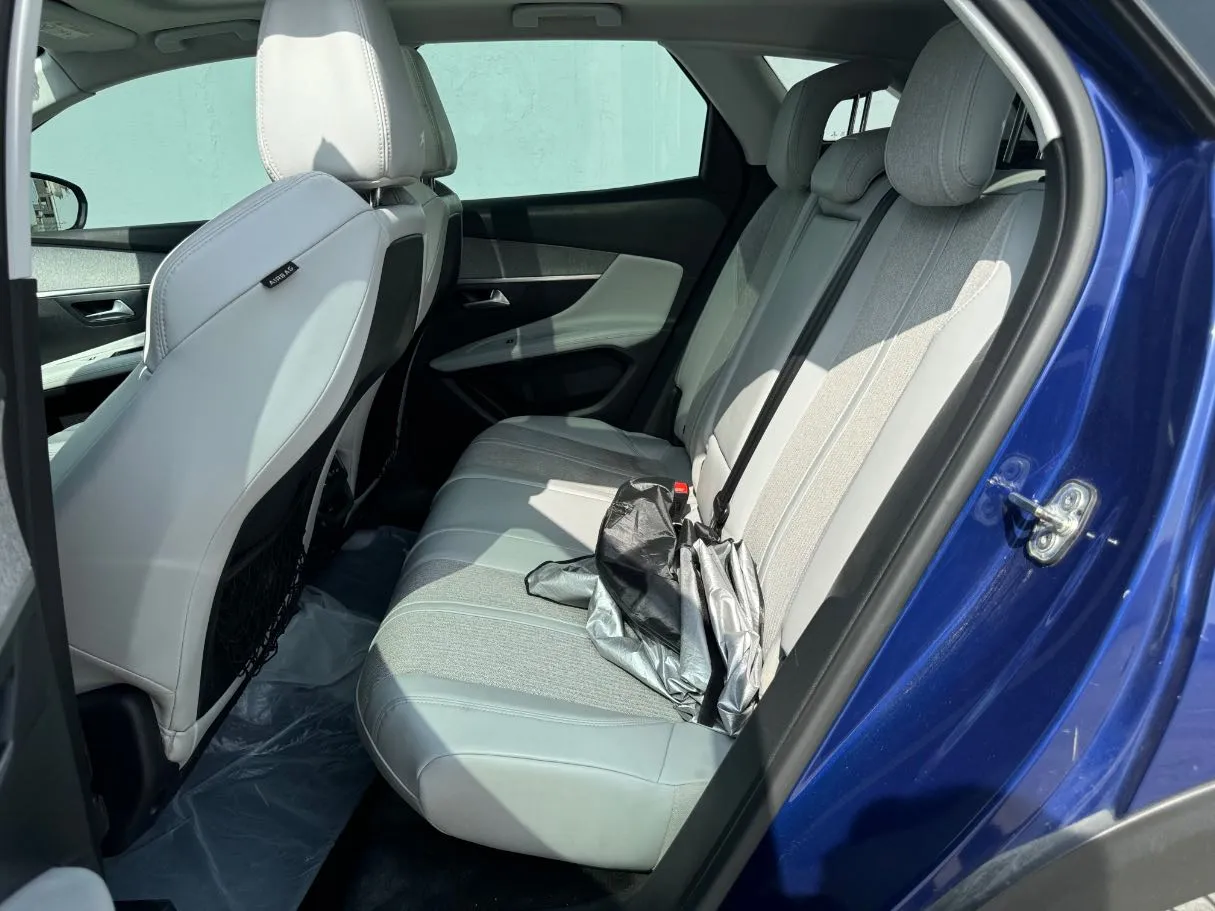 Car image 15
