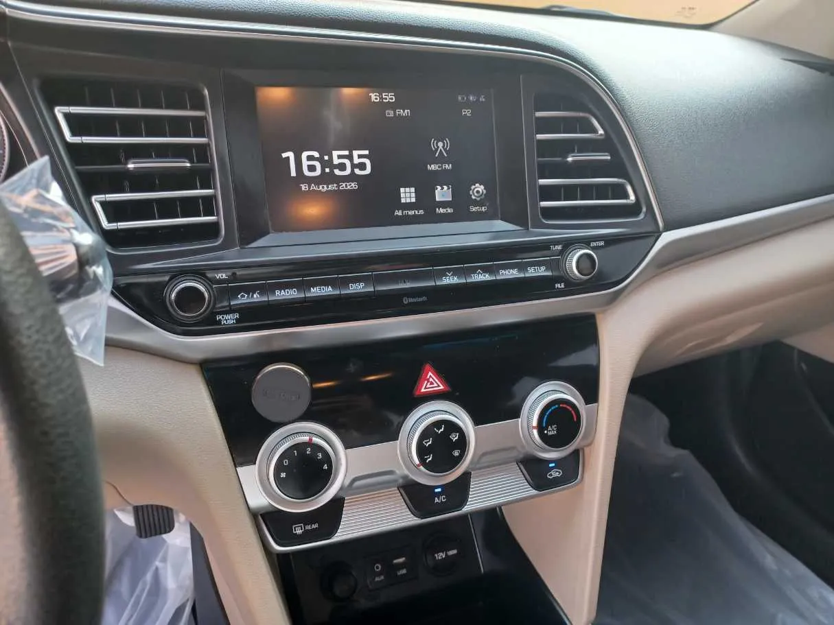 Car image 18