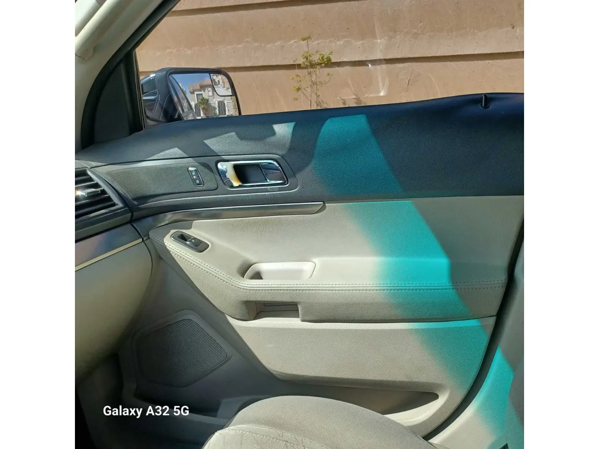 Car image 28