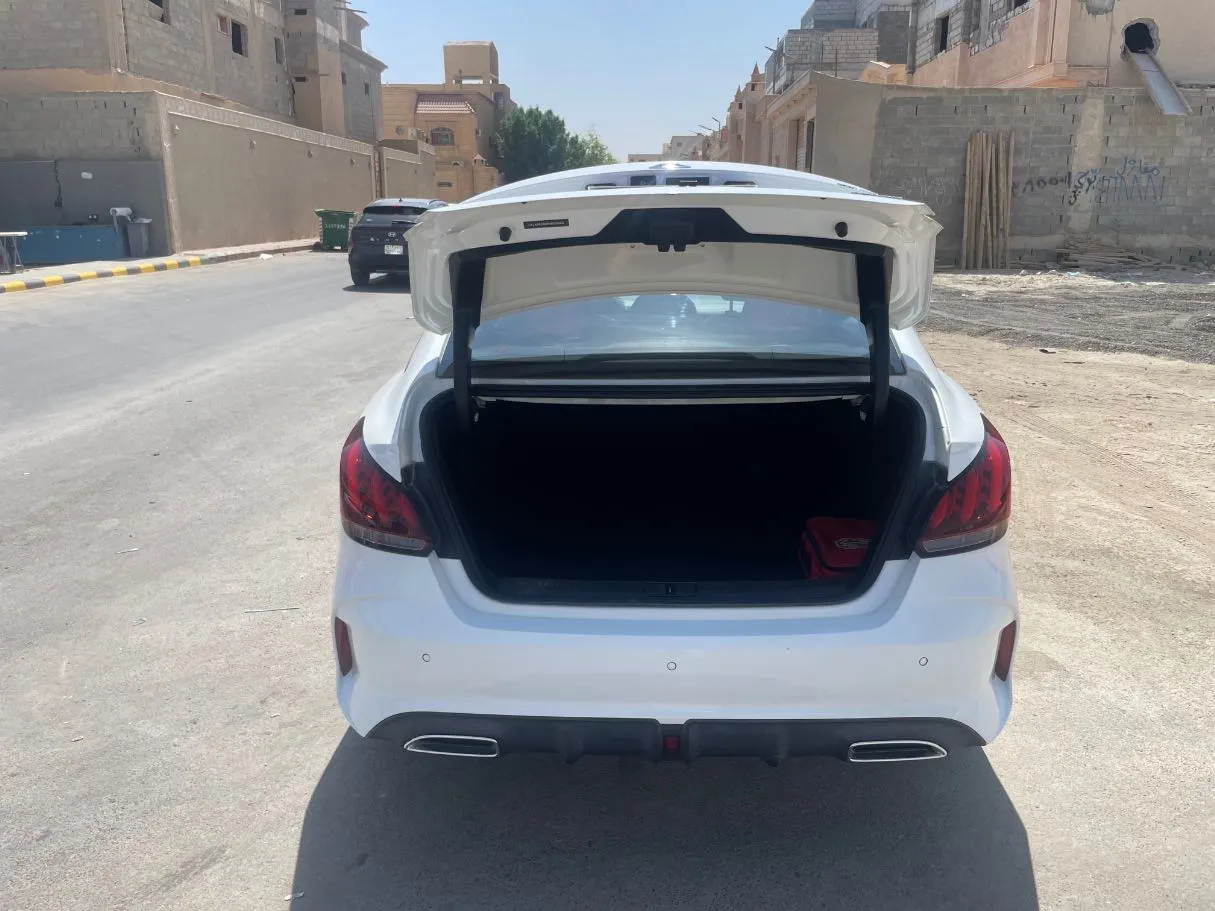 Car image 22