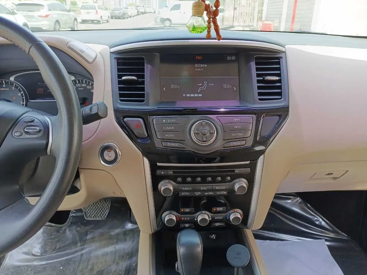 Car image 17