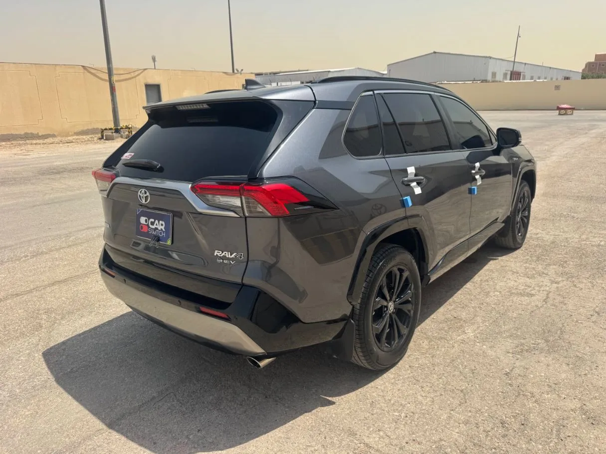 Car image 5