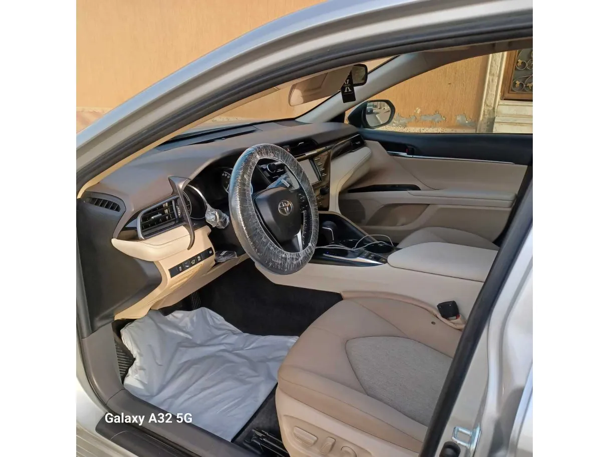 Car image 26