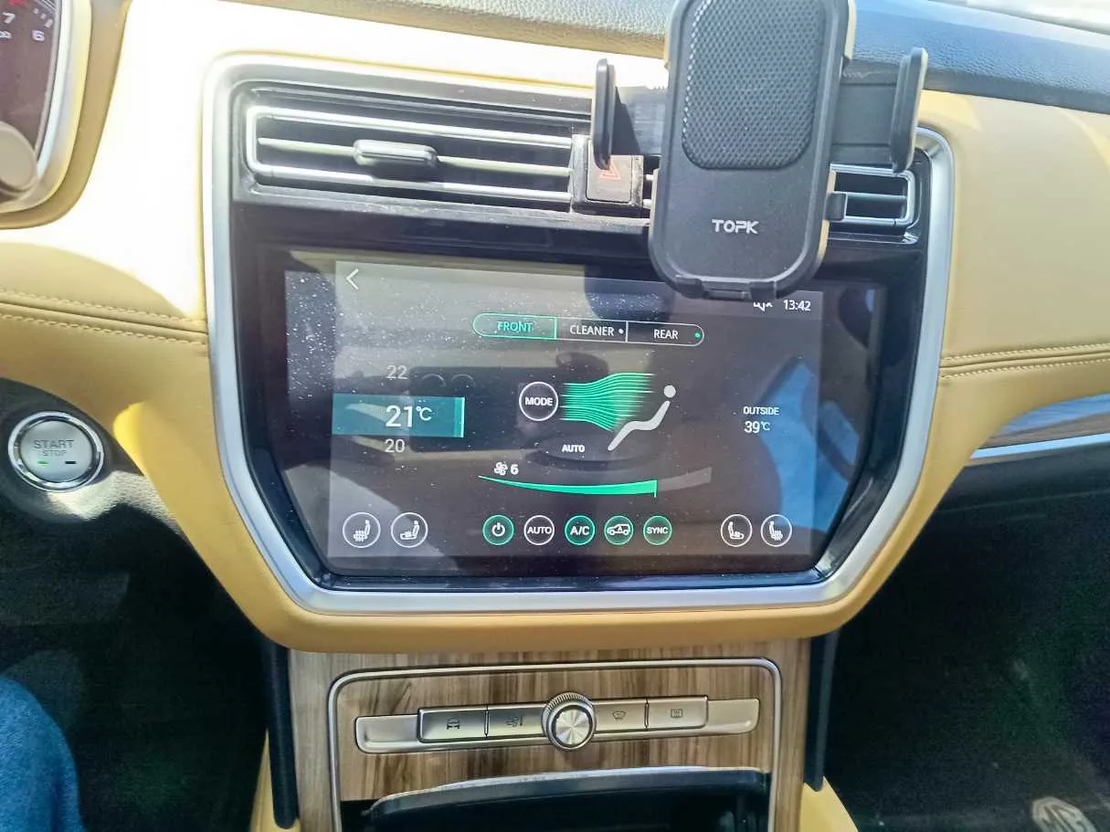 Car image 27