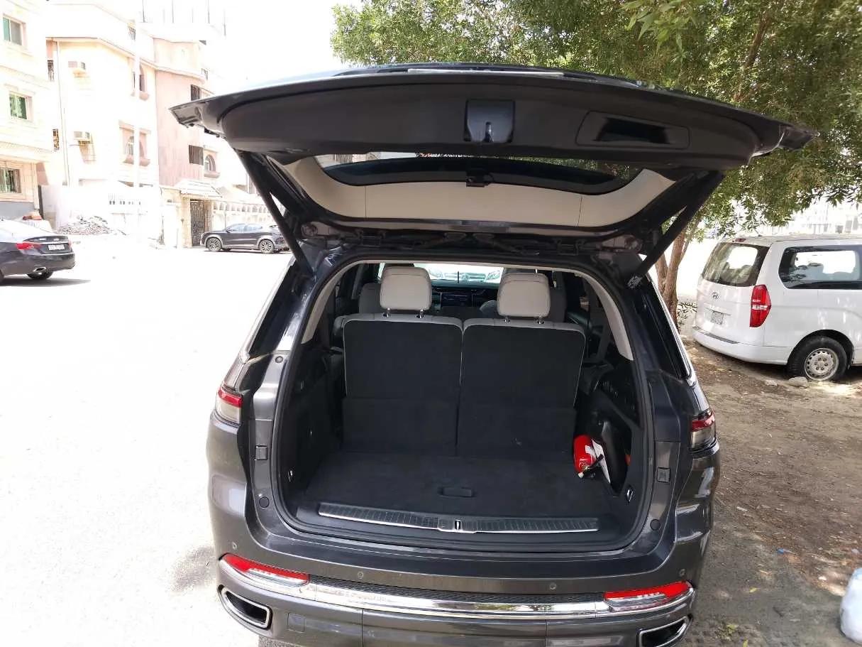 Car image 30